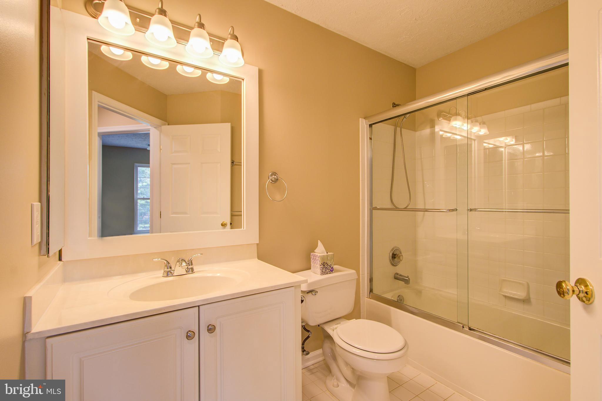 1723 Algonquin Road Frederick, MD 21701 - Photo 17 of 25 Hall Bath