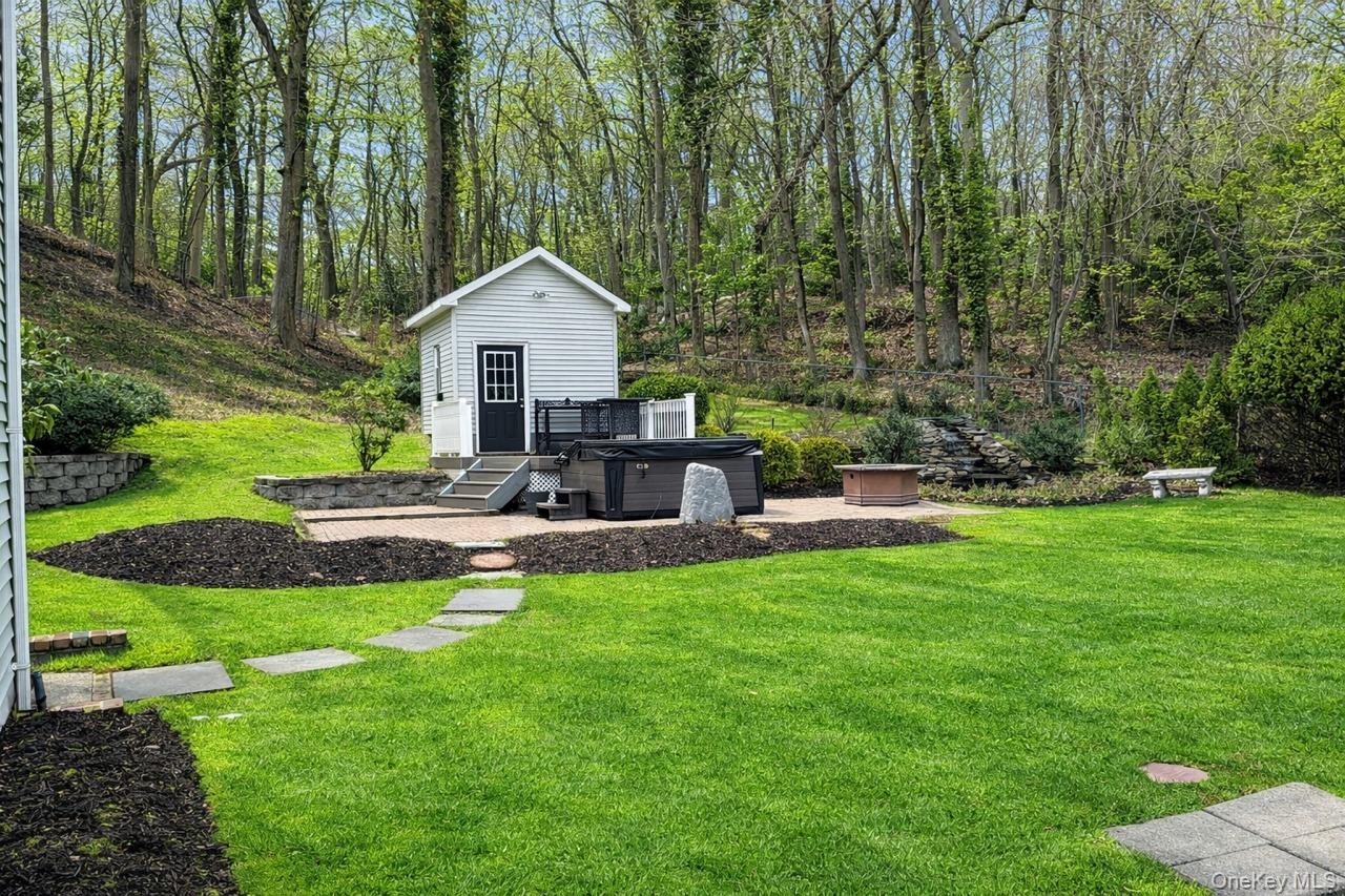 251 Vineyard Road Huntington Bay, NY 11743 - Photo 24 of 25