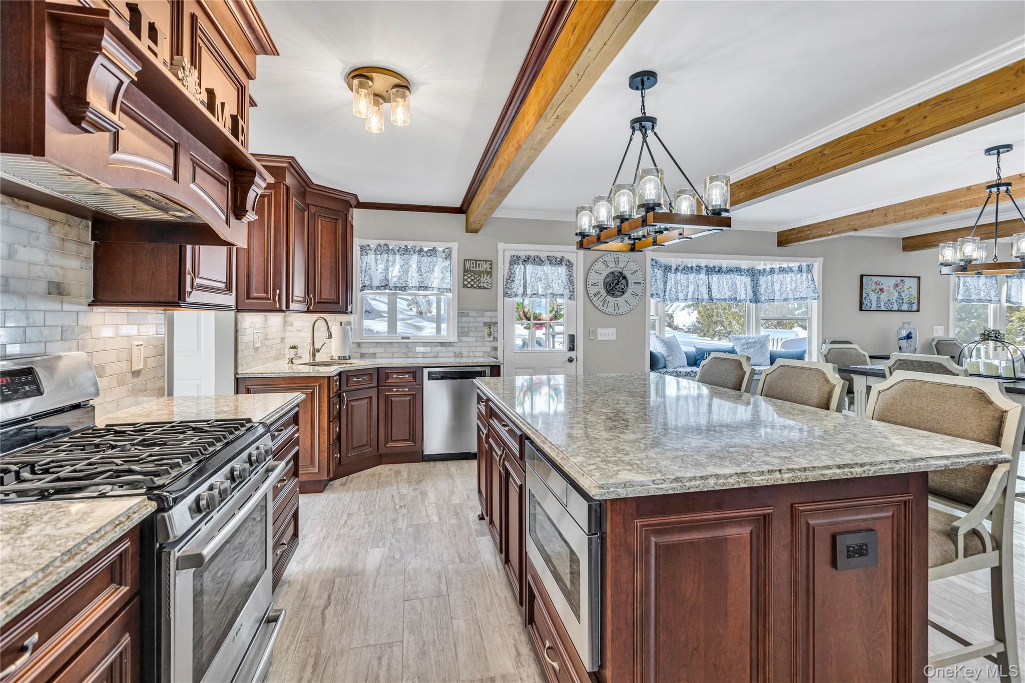 251 Vineyard Road Huntington Bay, NY 11743 - Photo 10 of 25