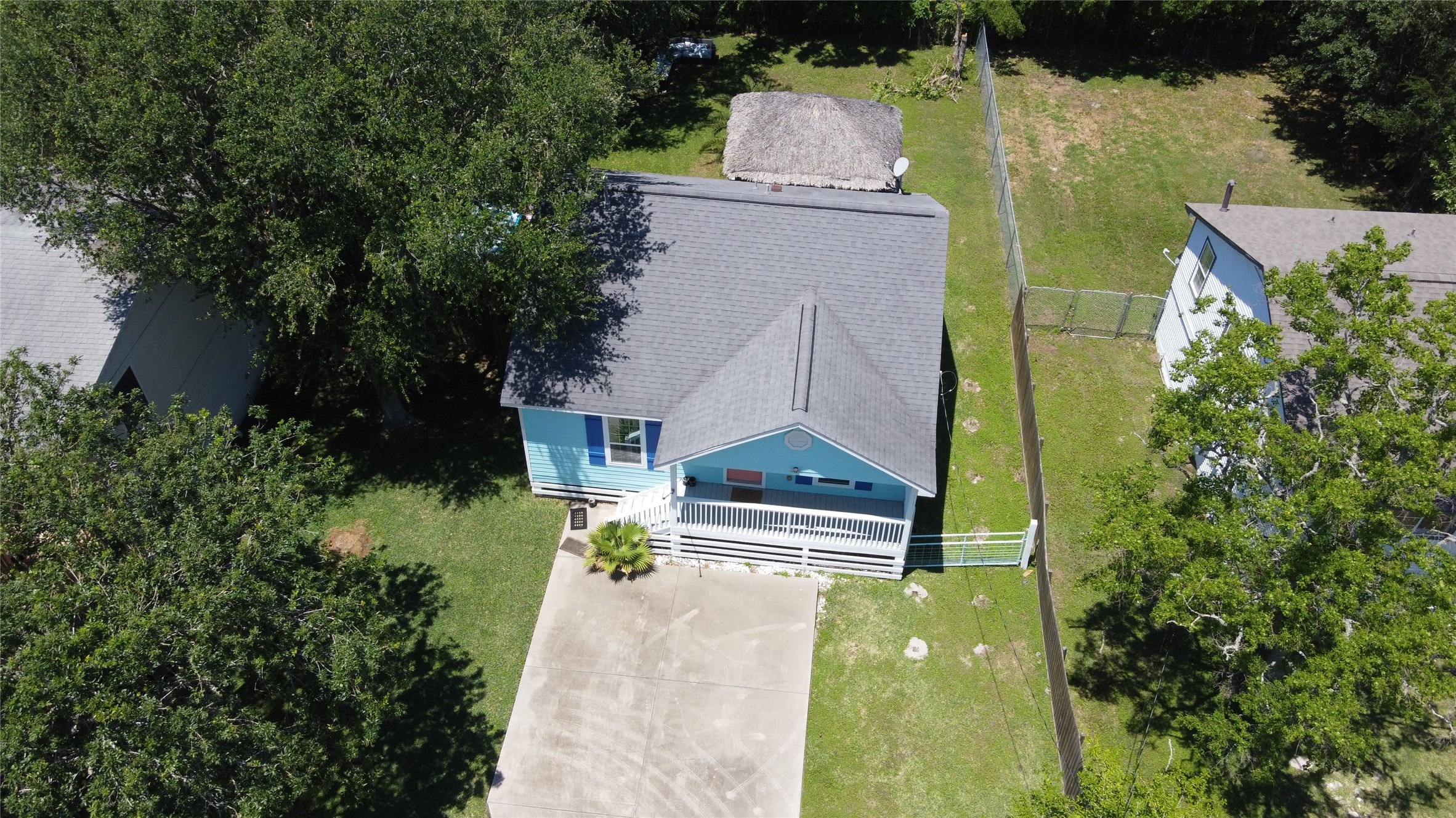 320 10th Street Dickinson, TX 77539 - Photo 9 of 21 Facing Front Above 3