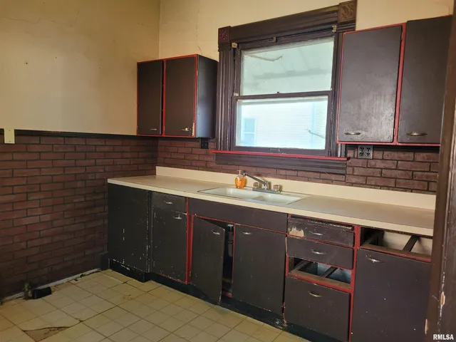 $34,900 | 414 North Randolph Street, Macomb, IL 61455