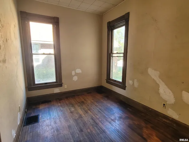 $34,900 | 414 North Randolph Street, Macomb, IL 61455