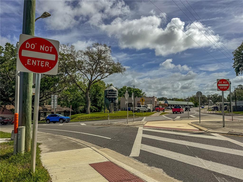 615 Hospital Road Brooksville, FL 34601 - Photo 36 of 75 a view of a basketball court
