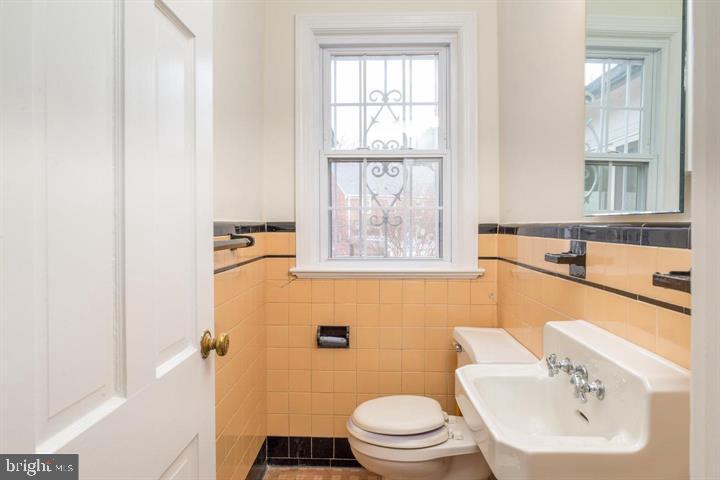 1667 Primrose Road Northwest Washington, DC 20012 - Photo 11 of 28