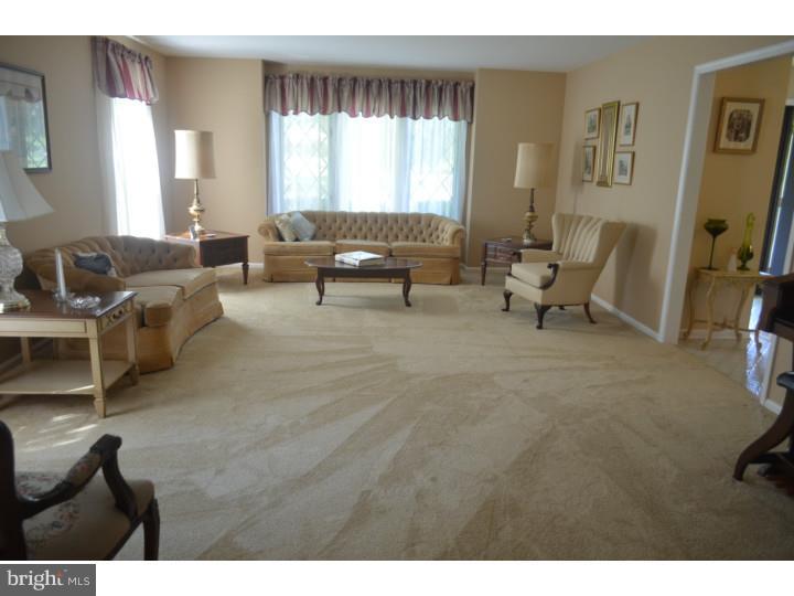 587 Sentinel Road Moorestown, NJ 08057 - Photo 4 of 17 Living Room