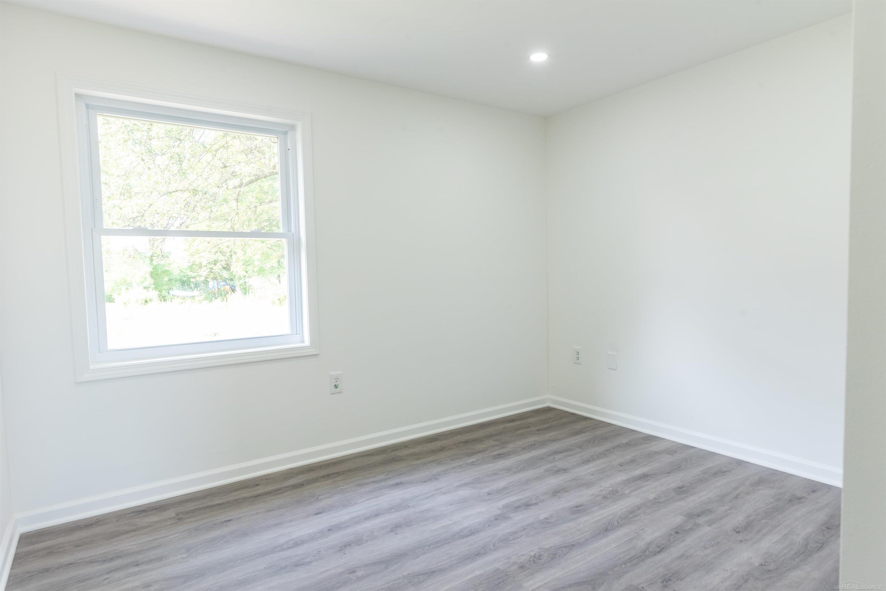 21630 Chester Road Ray, MI 48096 - Photo 18 of 28 50150226-f3d34cc1-68e0-46bc-a751-4b29a285ab0e.JPG
