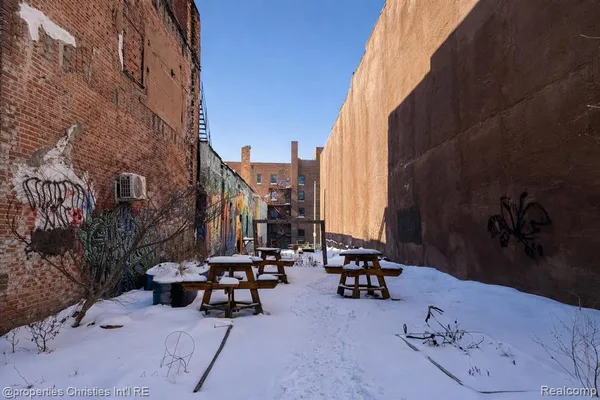 $1,350 | 35 North Saginaw Street, Unit 3, Pontiac, MI 48342