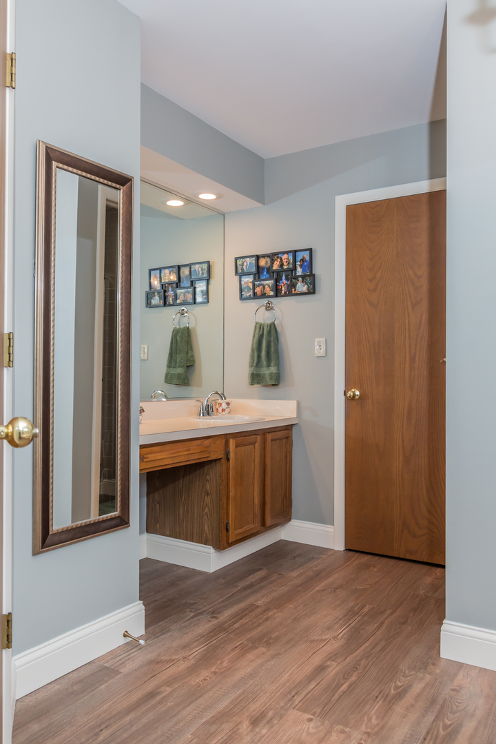 848 Kent Circle Bartlett, IL 60103 - Photo 16 of 23 a bedroom with a bed and a dresser