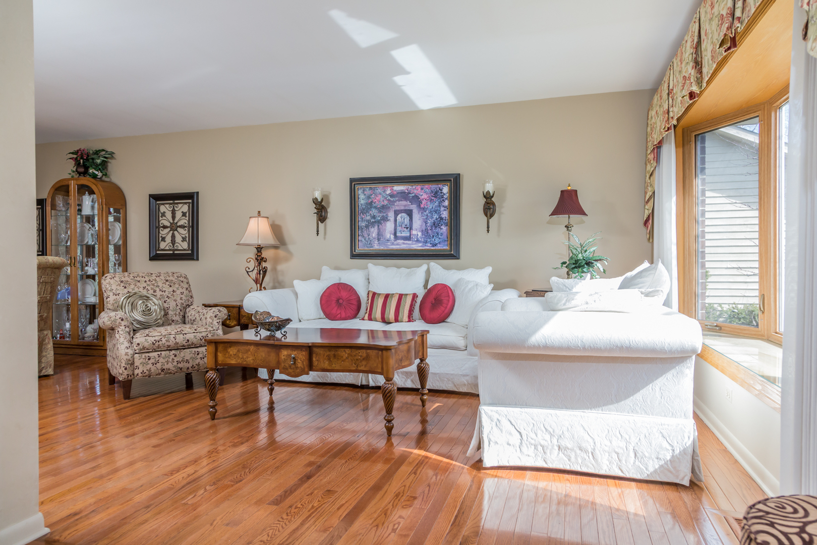 848 Kent Circle Bartlett, IL 60103 - Photo 2 of 23 a living room with furniture and a table