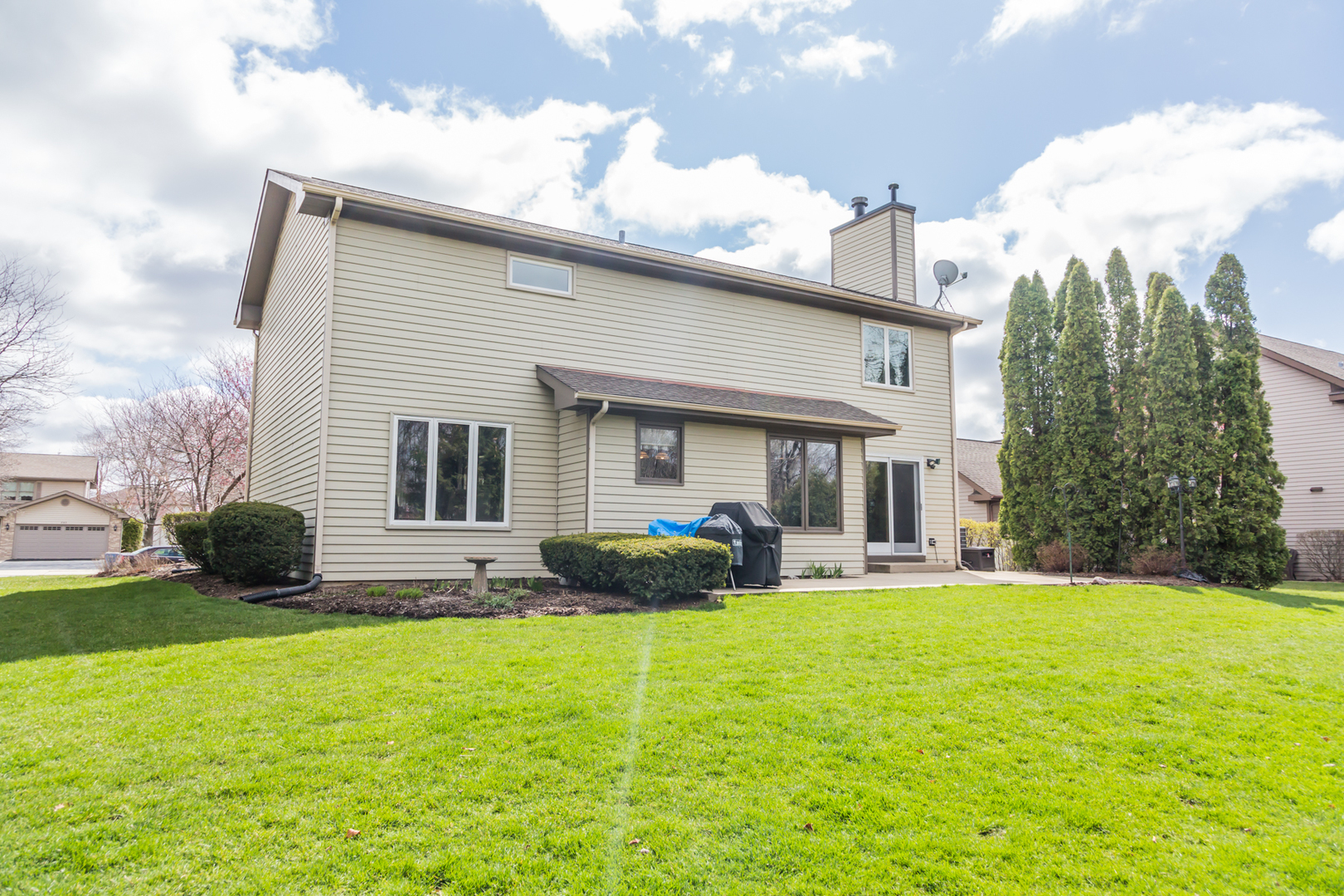 848 Kent Circle Bartlett, IL 60103 - Photo 21 of 23 a front view of a house with a yard and porch