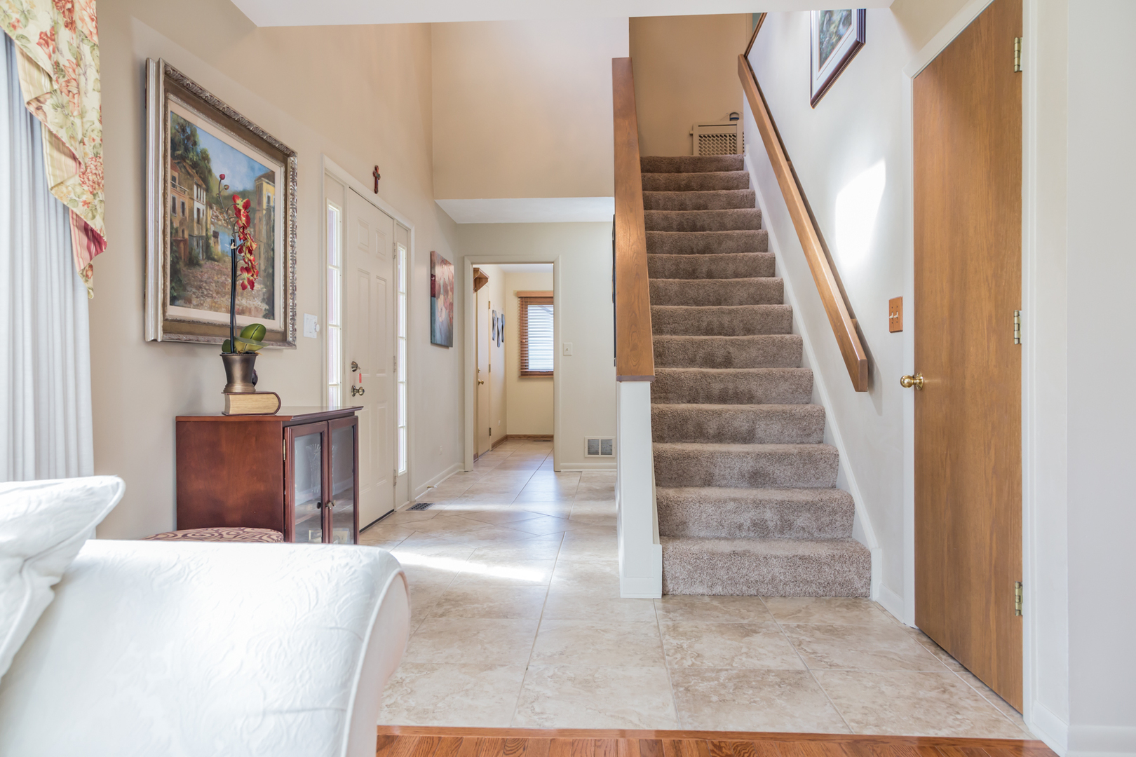 848 Kent Circle Bartlett, IL 60103 - Photo 4 of 23 a view of an entryway with staircase