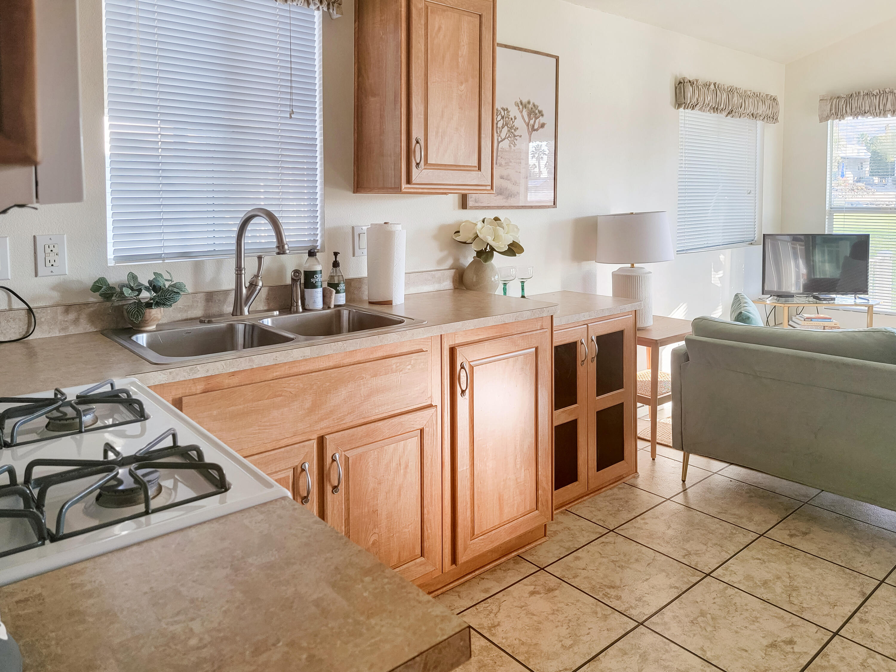 70200 Dillon Road, Unit 656 Desert Hot Springs, CA 92241 - Photo 11 of 18 Kitchen