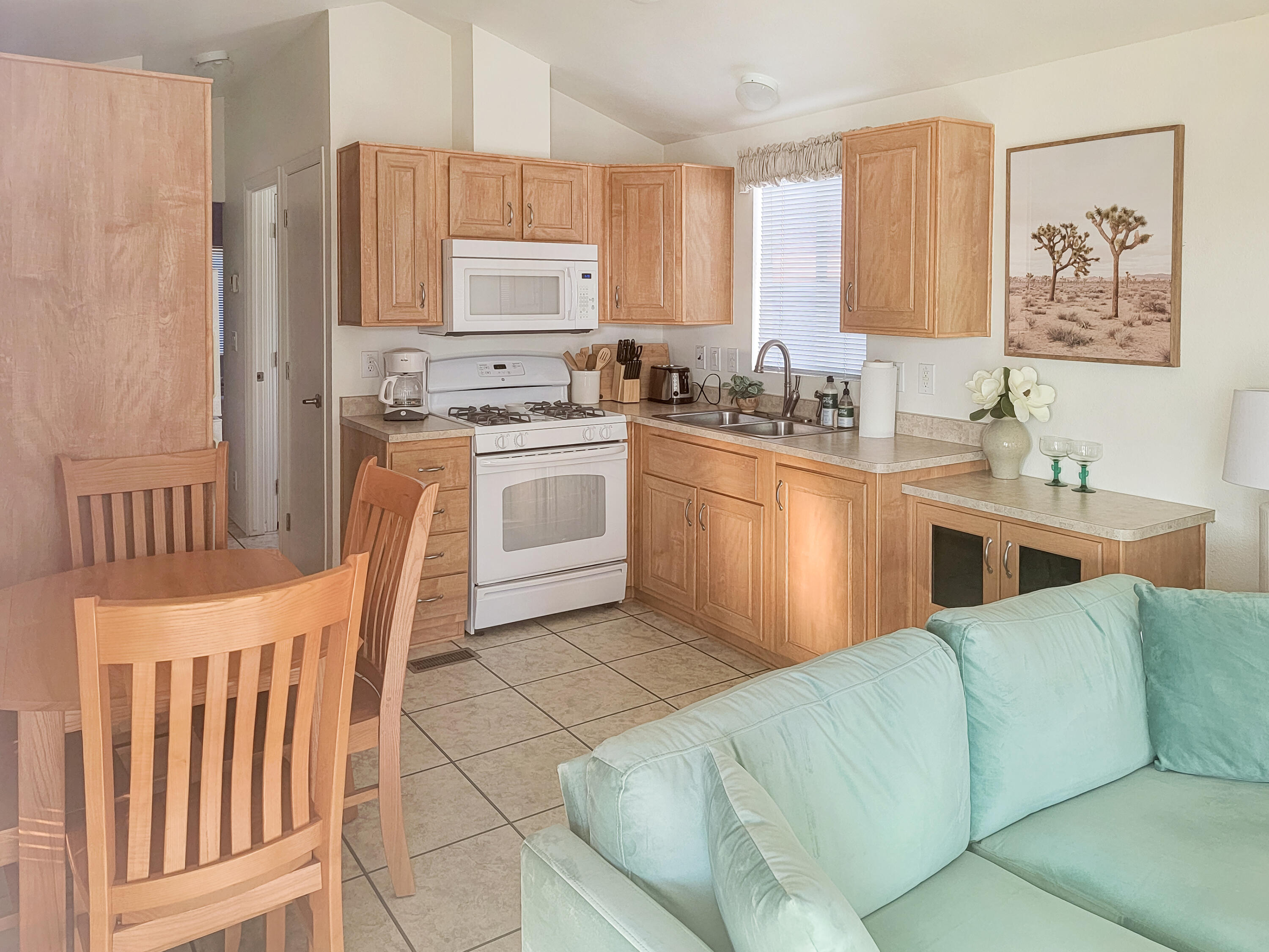 70200 Dillon Road, Unit 656 Desert Hot Springs, CA 92241 - Photo 10 of 18 Kitchen
