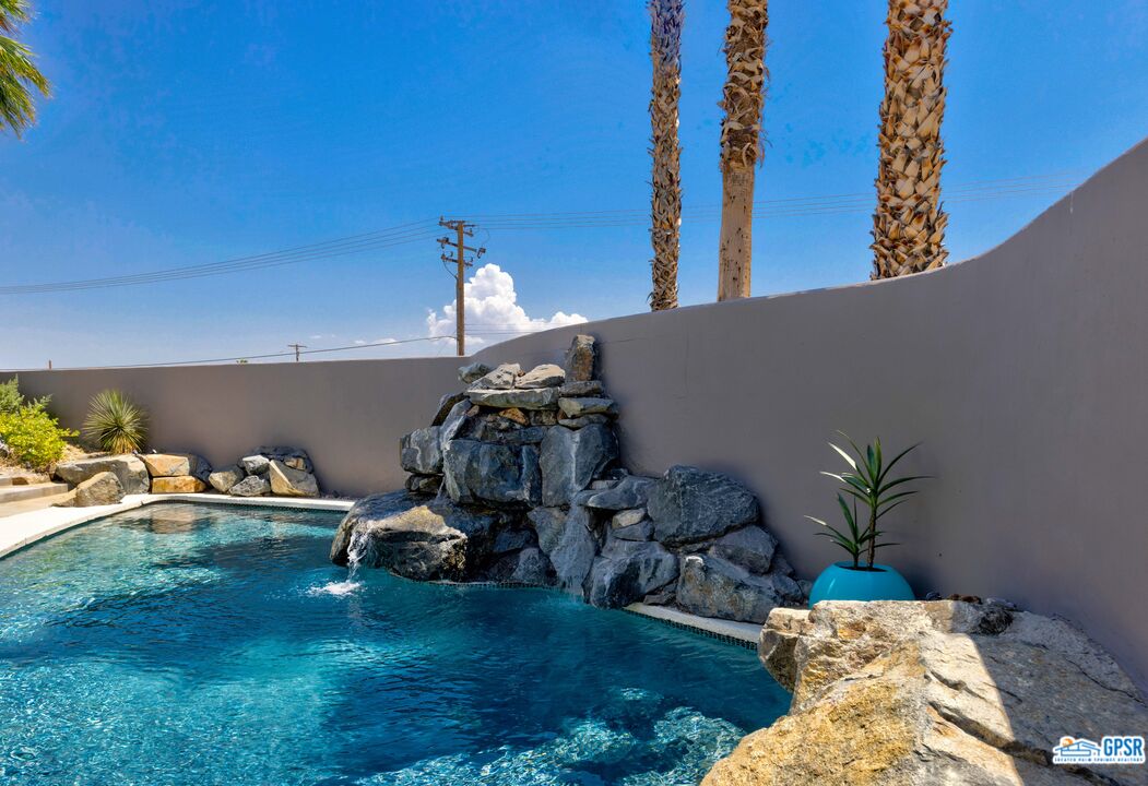130 West Racquet Club Road, Unit 426 Palm Springs, CA 92262 - Photo 33 of 36 Gallery Image 33