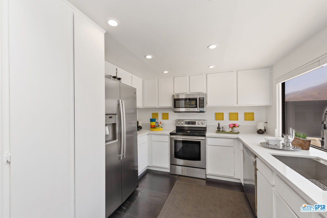 130 West Racquet Club Road, Unit 426 Palm Springs, CA 92262 - Photo 4 of 36 Gallery Image 4