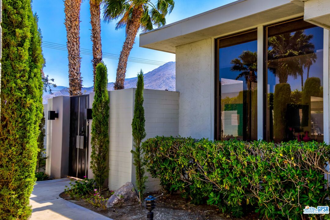 130 West Racquet Club Road, Unit 426 Palm Springs, CA 92262 - Photo 6 of 36 Gallery Image 6