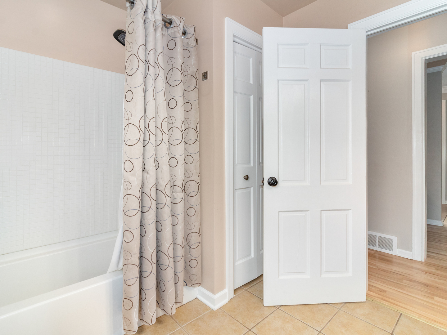 810 North Gary Avenue Wheaton, IL 60187 - Photo 22 of 36 a bathroom with a bathtub and shower