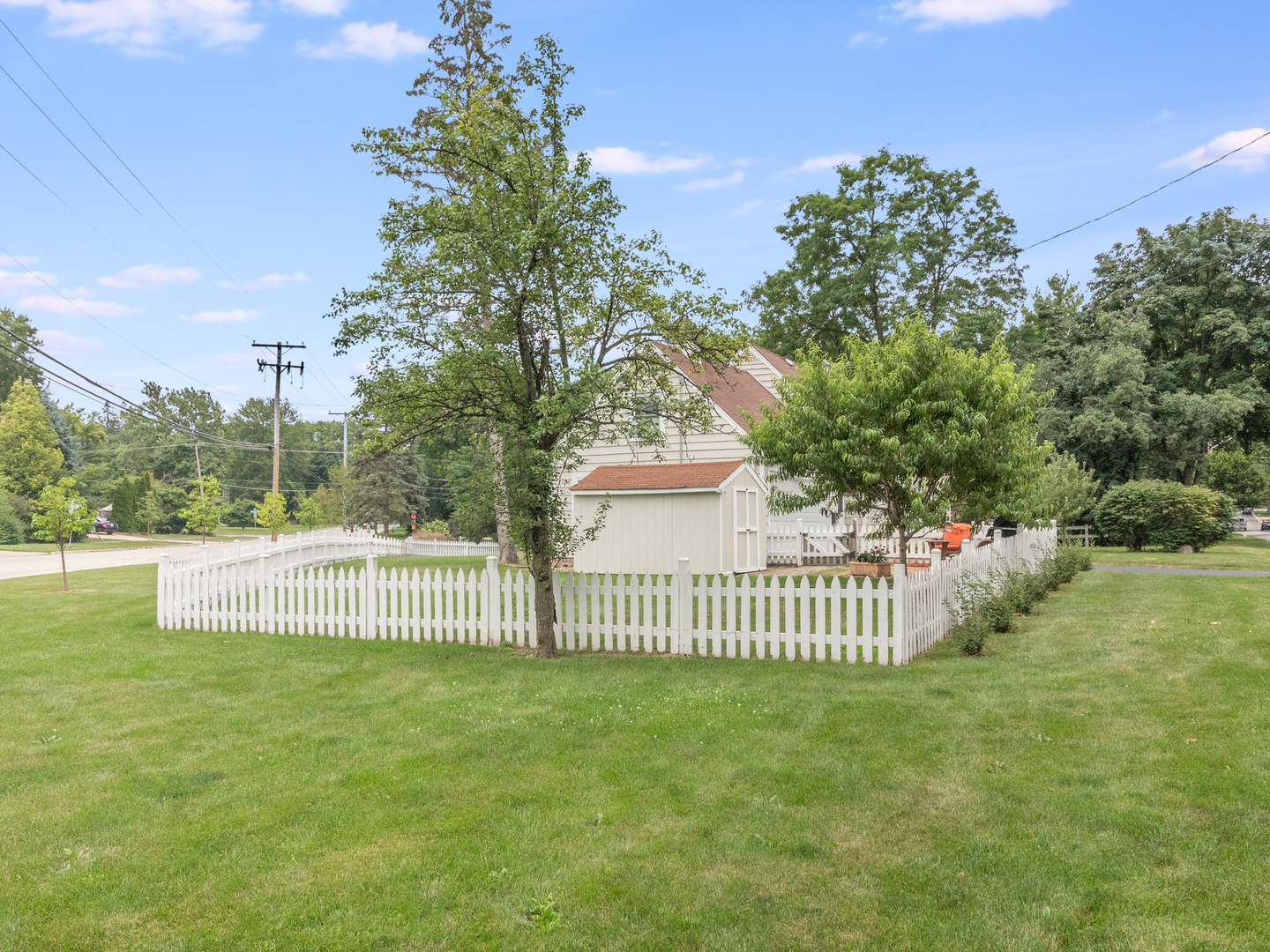 810 North Gary Avenue Wheaton, IL 60187 - Photo 4 of 36 a view of a garden with a bench