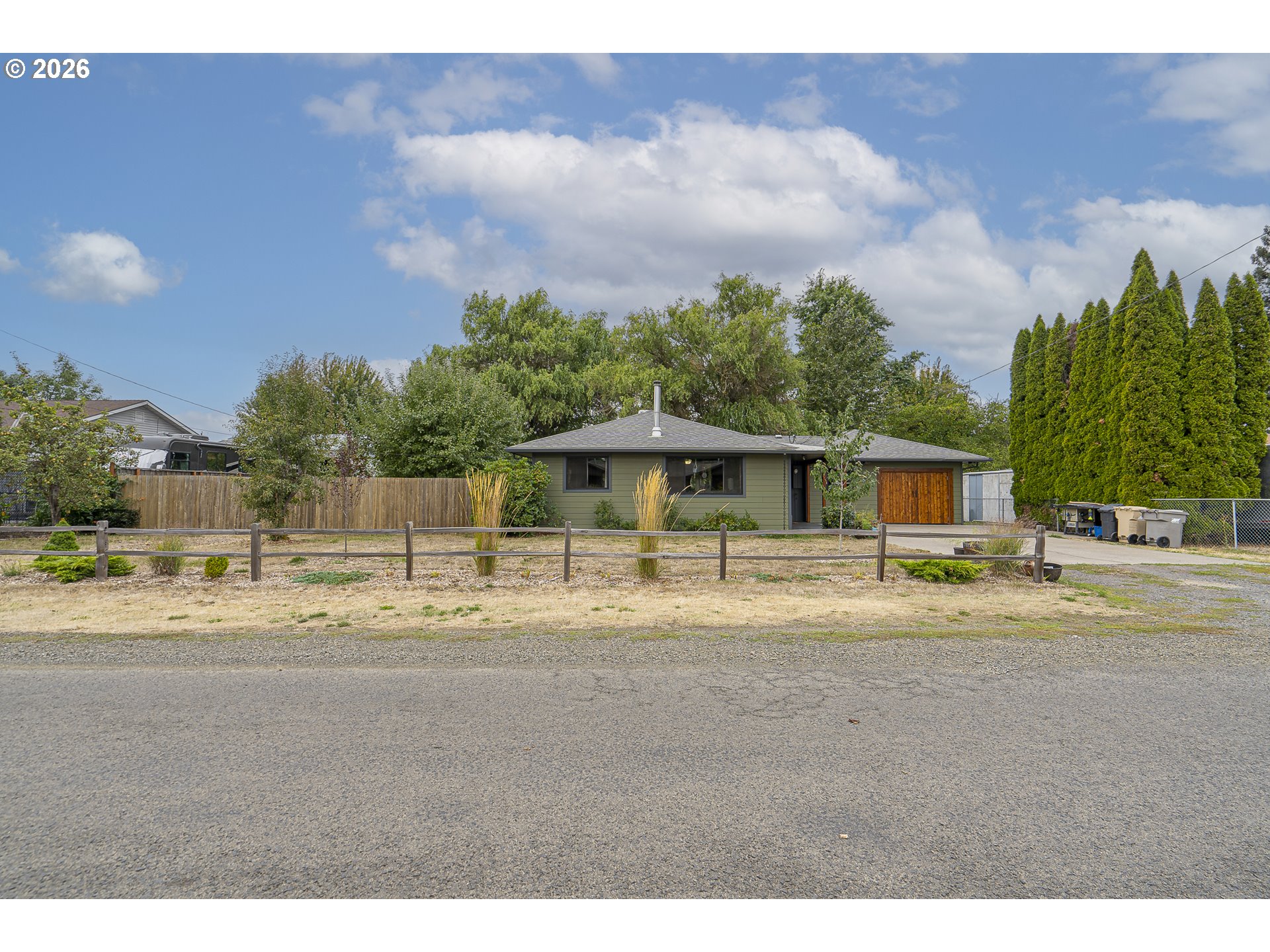 320 11th Street Lebanon, OR 97355 - Photo 2 of 39