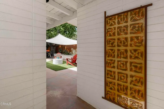 a view of a outdoor space with a house