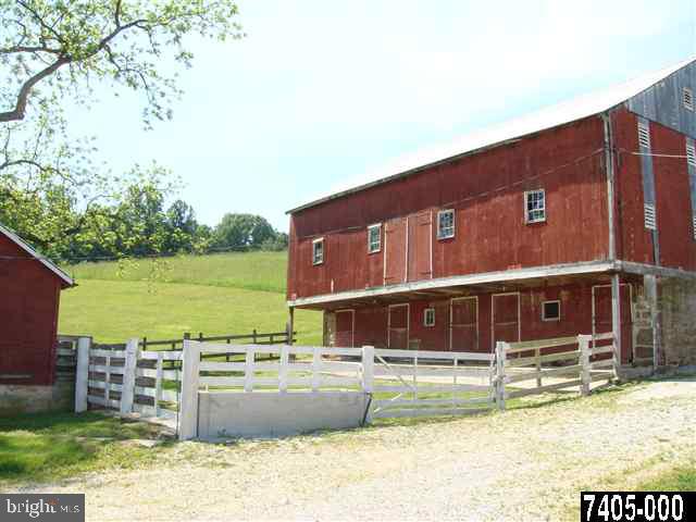 890 Tracey Road, Unit 4 Hanover, PA 17331 - Photo 6 of 8