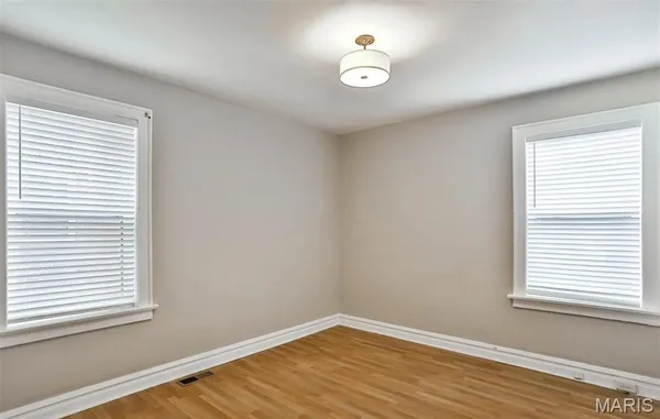 $1,550 | 7125 Dartmouth Avenue, University City, MO 63130