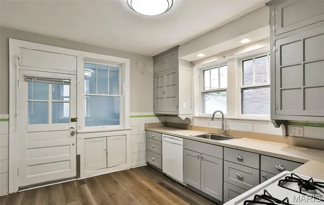 $1,550 | 7125 Dartmouth Avenue, University City, MO 63130