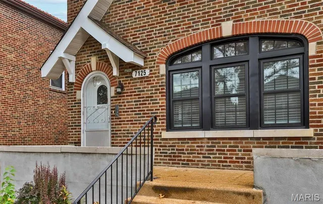 $1,550 | 7125 Dartmouth Avenue, University City, MO 63130