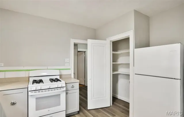 $1,550 | 7125 Dartmouth Avenue, University City, MO 63130