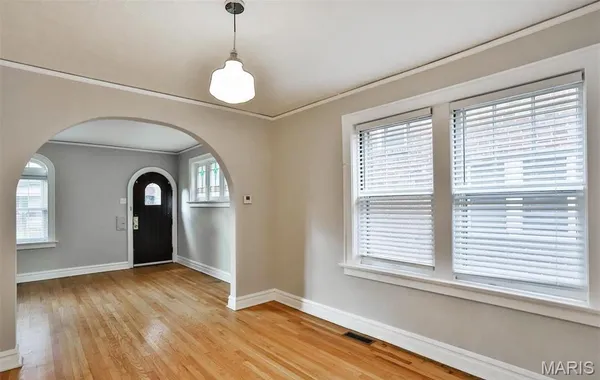 $1,550 | 7125 Dartmouth Avenue, University City, MO 63130