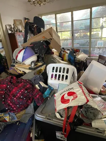 a group of cars parked in a parking lot