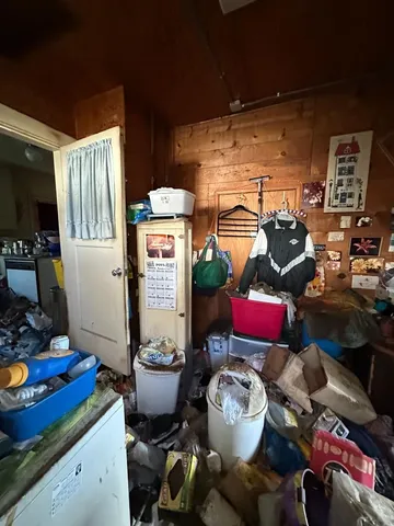 a view of a small house with yard