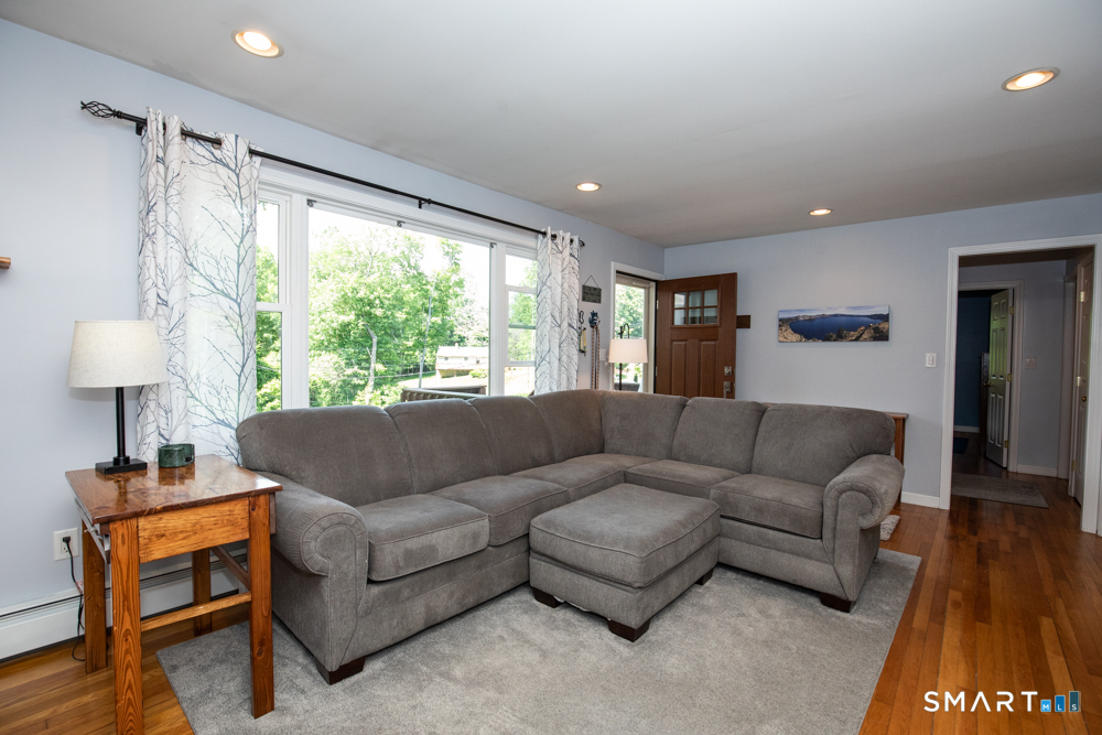 154 Meeting House Hill Road Durham, CT 06422 - Photo 5 of 37 Living room