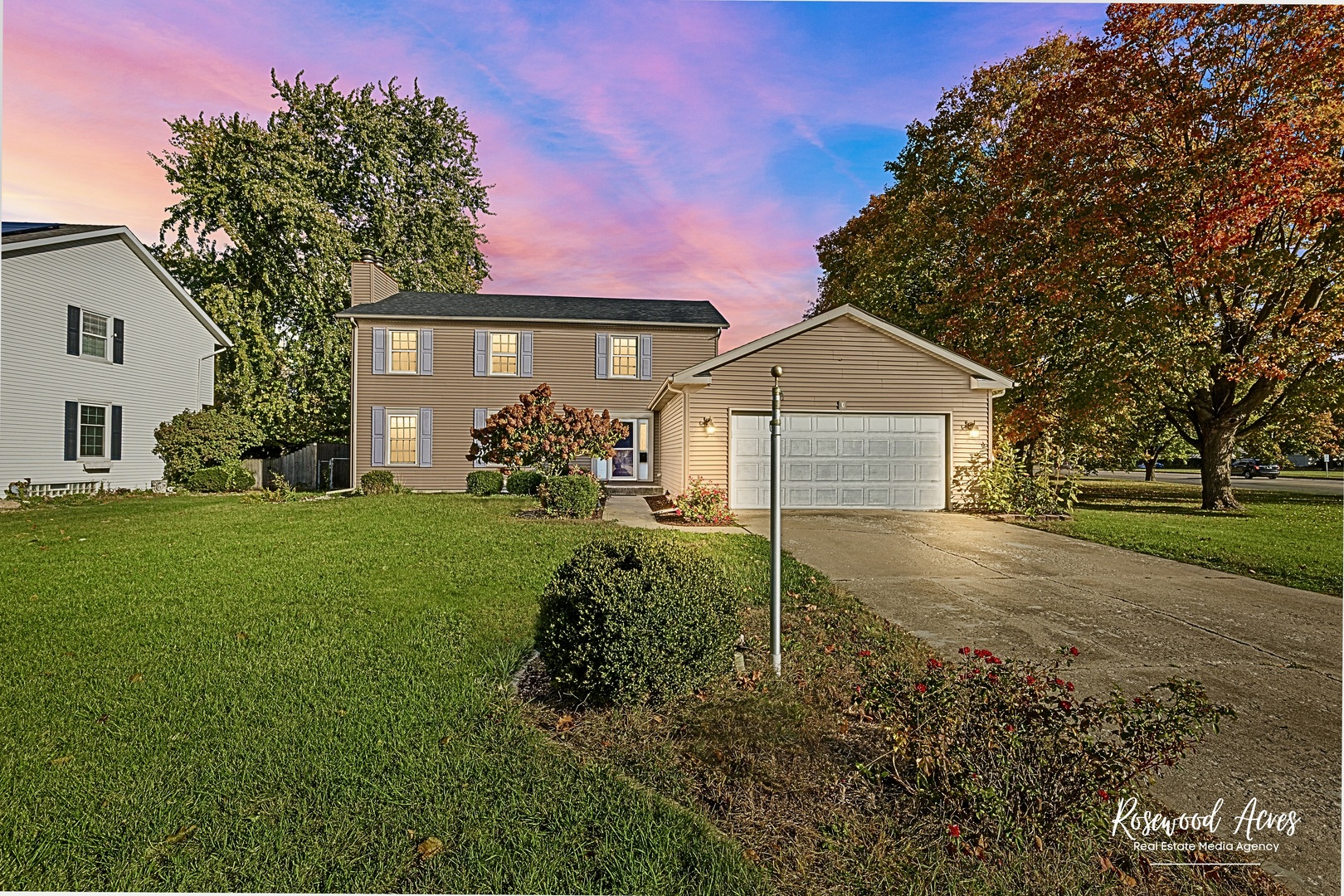 1403 West Budd Boulevard Kankakee, IL 60901 - Photo 2 of 46 a front view of a house with garden
