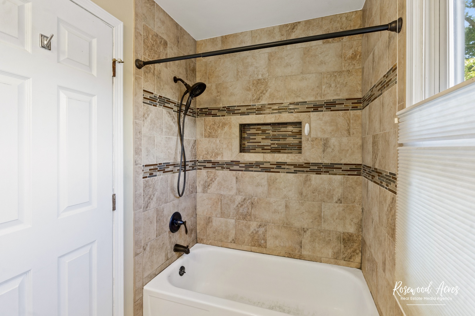 1403 West Budd Boulevard Kankakee, IL 60901 - Photo 39 of 46 a bathroom with a bath tub and a shower