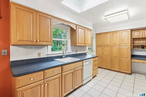 $495,000 | 14 Saw Mill Road, Newtown, CT 06470