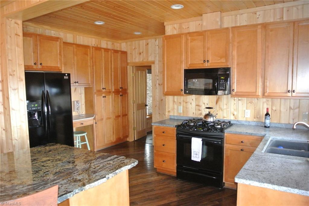 4661 Staghorn Road Purlear, NC 28665 - Photo 13 of 28