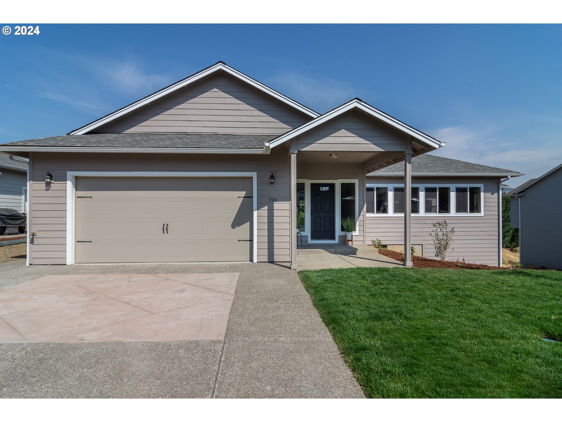 724 Divot Loop Sutherlin, OR 97479 - Photo 1 of 26 Gallery Image 1