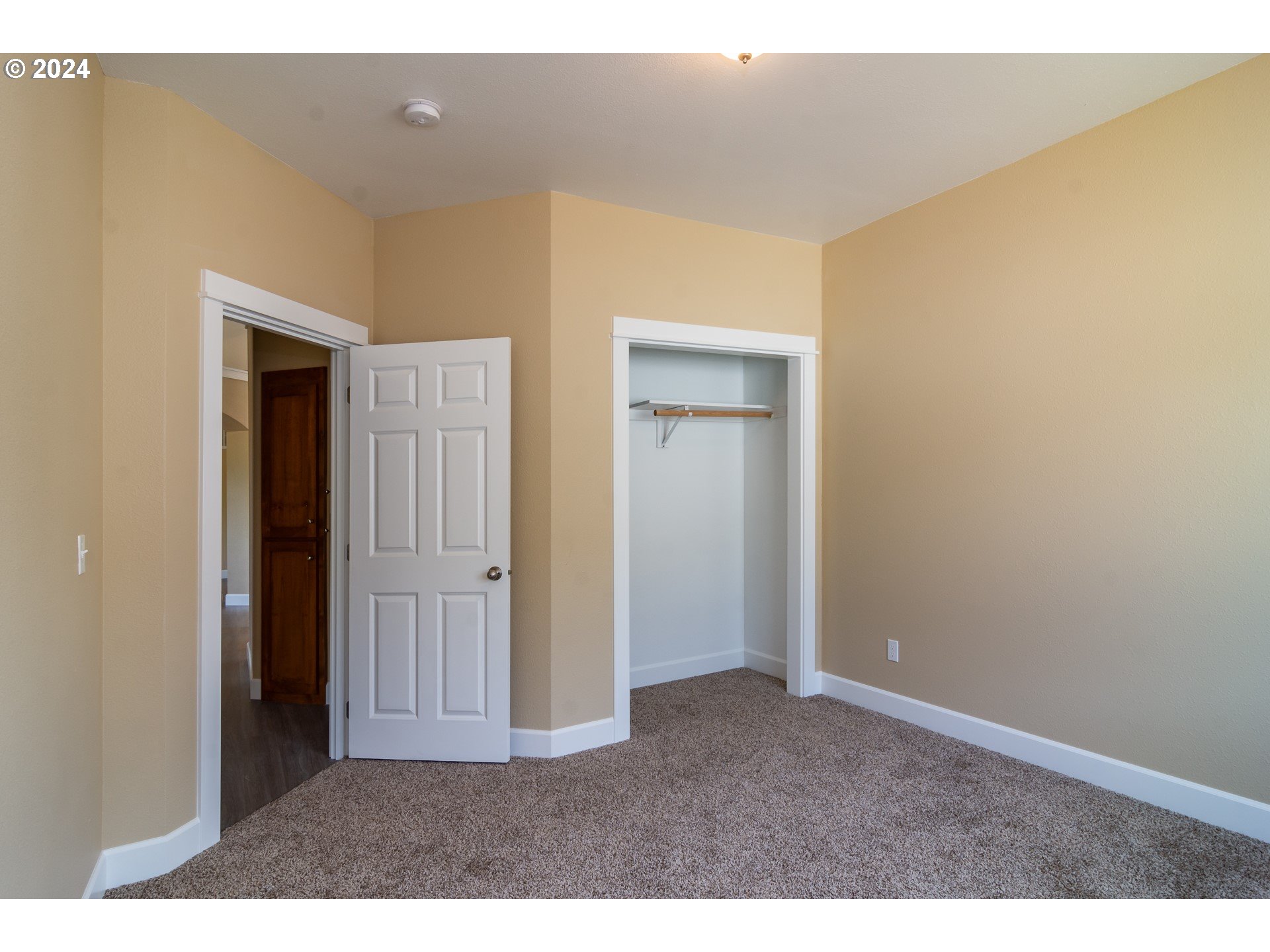 724 Divot Loop Sutherlin, OR 97479 - Photo 13 of 26 Gallery Image 13