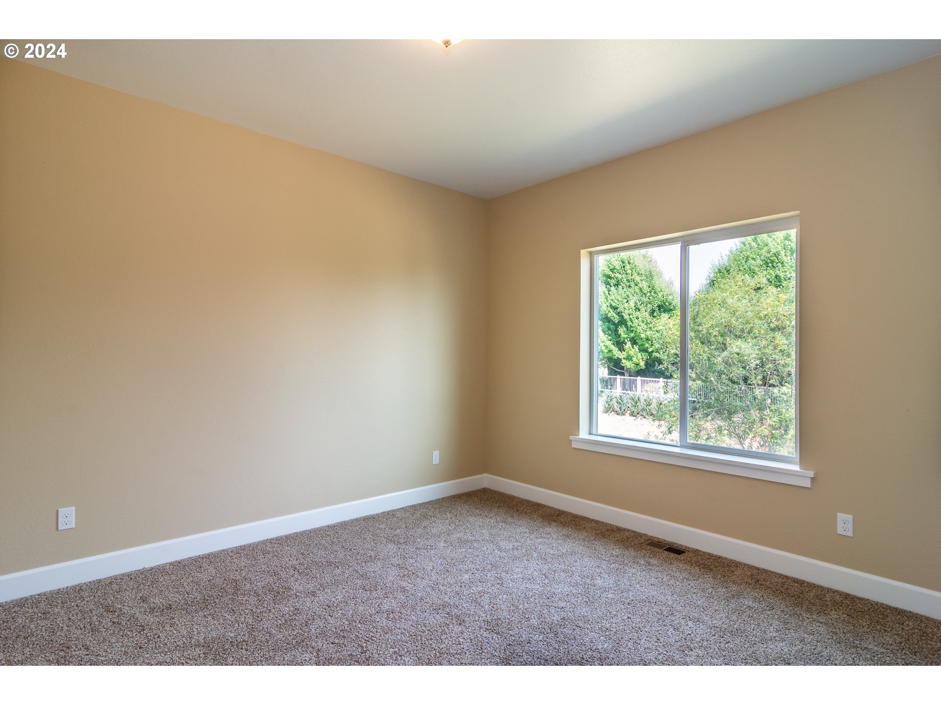 724 Divot Loop Sutherlin, OR 97479 - Photo 18 of 26 Gallery Image 18