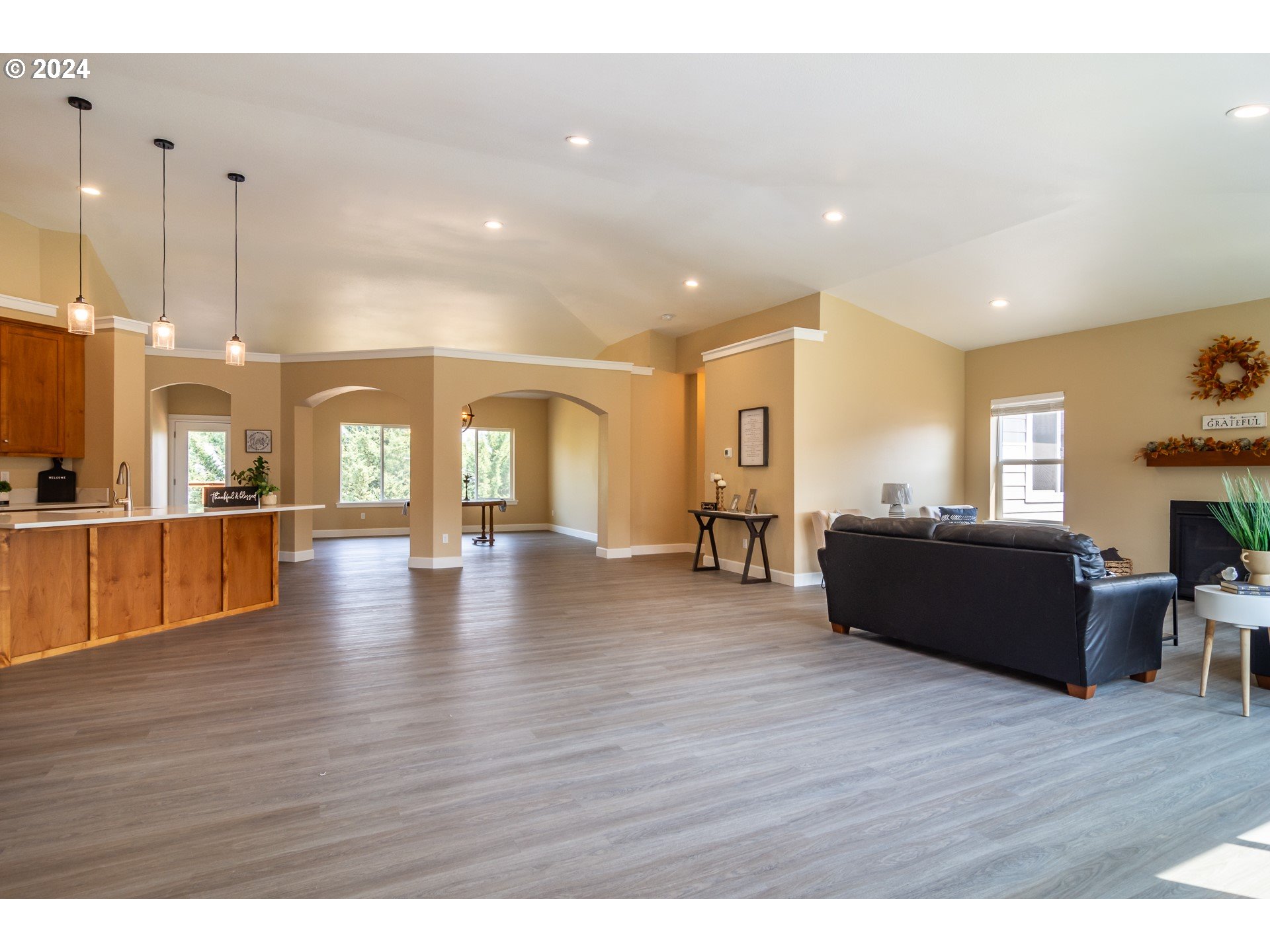 724 Divot Loop Sutherlin, OR 97479 - Photo 3 of 26 Gallery Image 3