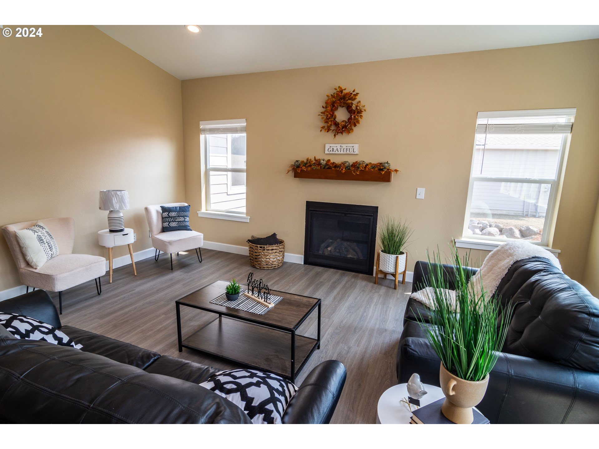 724 Divot Loop Sutherlin, OR 97479 - Photo 4 of 26 Gallery Image 4