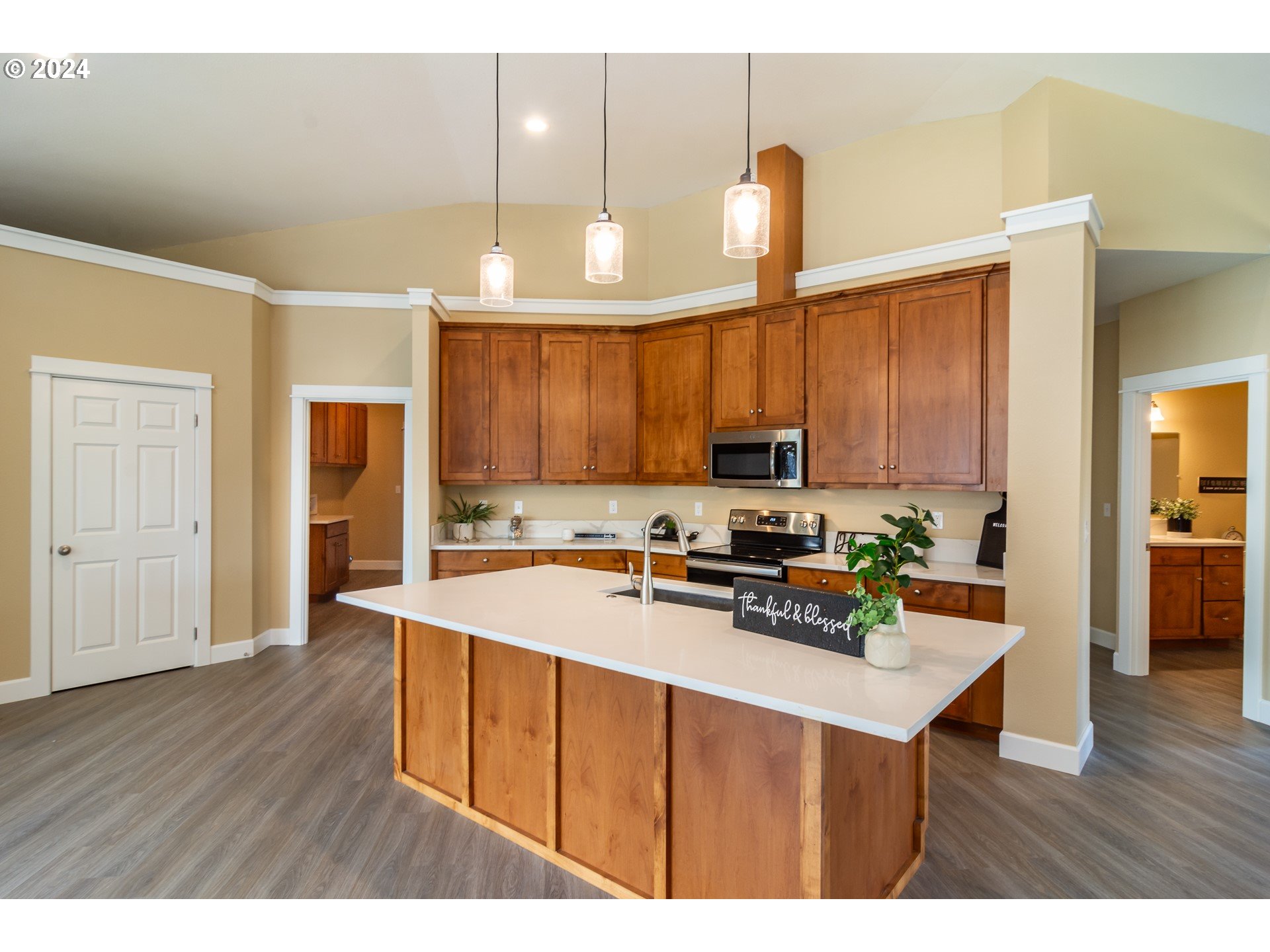 724 Divot Loop Sutherlin, OR 97479 - Photo 7 of 26 Gallery Image 7