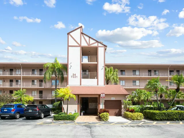 $2,450 | 7321 Amberly Lane, Unit 206, Delray Beach, FL 33446
