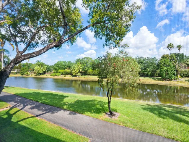 $2,450 | 7321 Amberly Lane, Unit 206, Delray Beach, FL 33446
