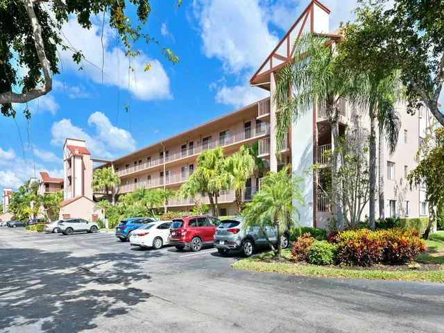 $2,450 | 7321 Amberly Lane, Unit 206, Delray Beach, FL 33446