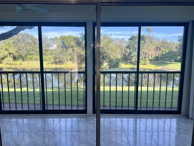 $2,450 | 7321 Amberly Lane, Unit 206, Delray Beach, FL 33446