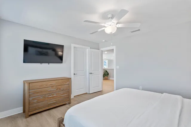 a view of a house with backyard and garden