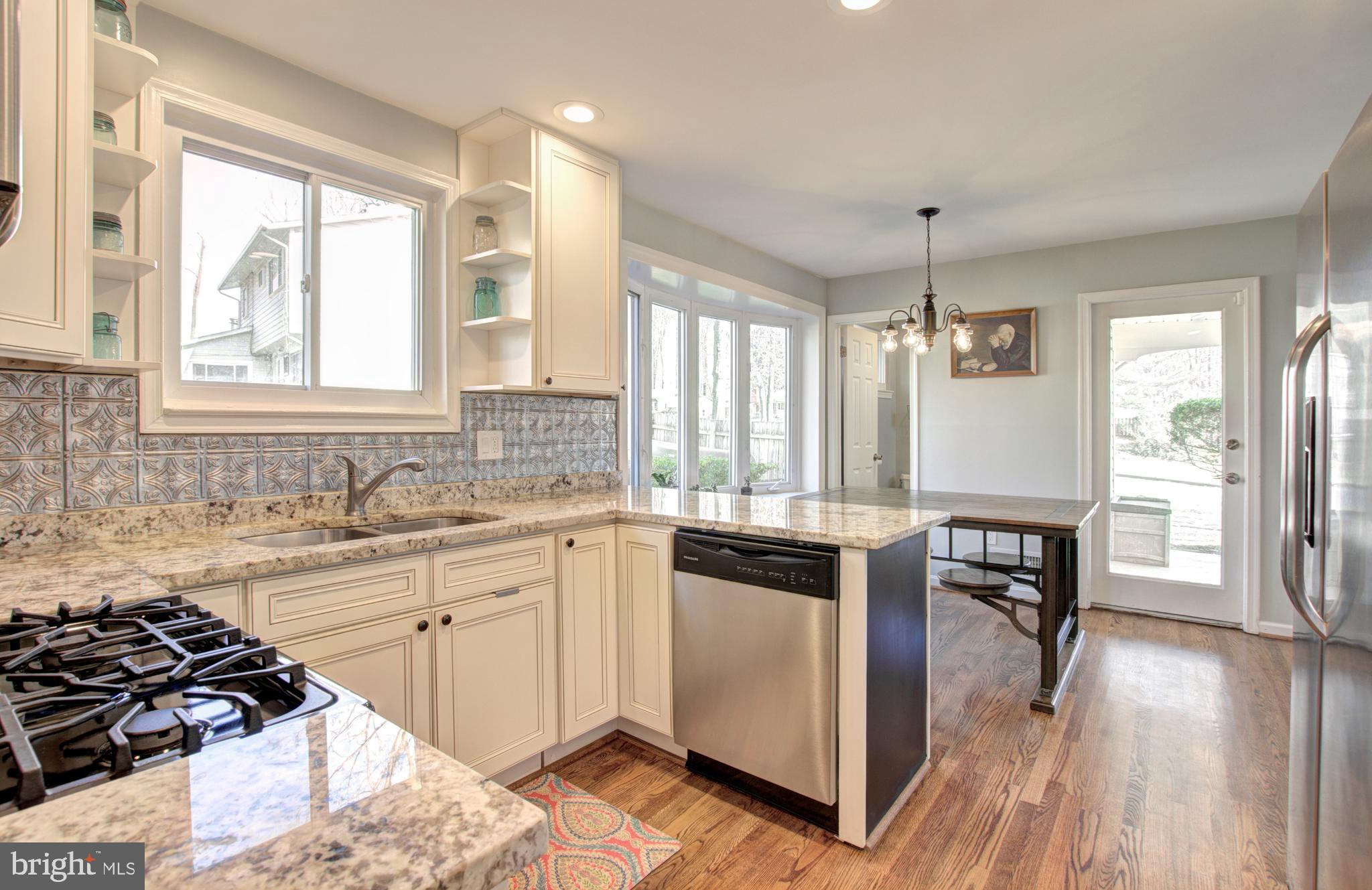 8900 Cromwell Drive Springfield, VA 22151 - Photo 3 of 40