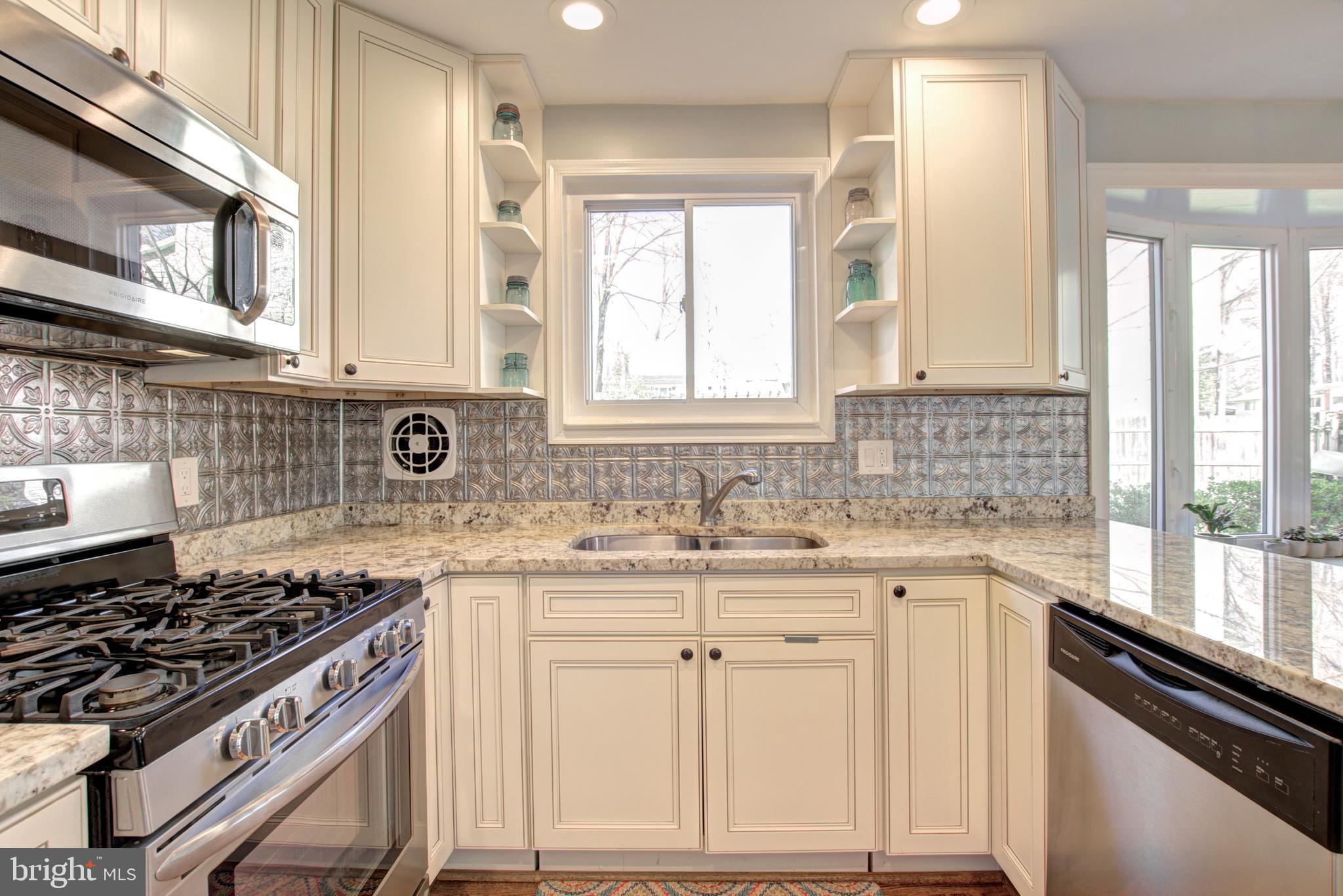 8900 Cromwell Drive Springfield, VA 22151 - Photo 4 of 40